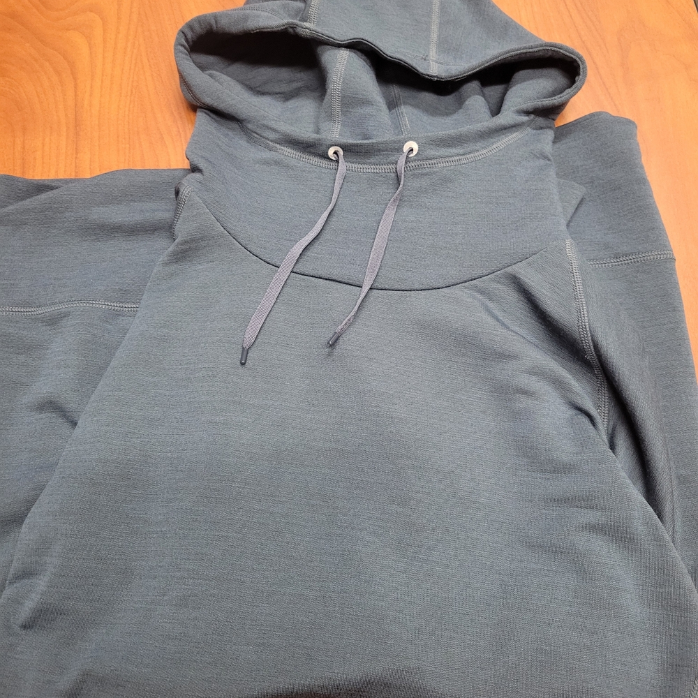Nike Dri-Fit Blue Polyester and Wool Blend Cowl Neck Drawstring Hoodie Size M